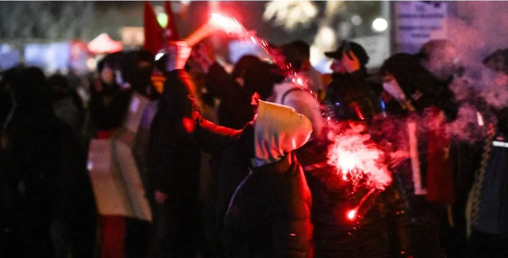 ‘EYLEM’ PROVOKASYONA DÖNÜŞTÜ..  123 POLİS YARALANDI, 1133 ŞÜPHELİ GÖZALTINA ALINDI