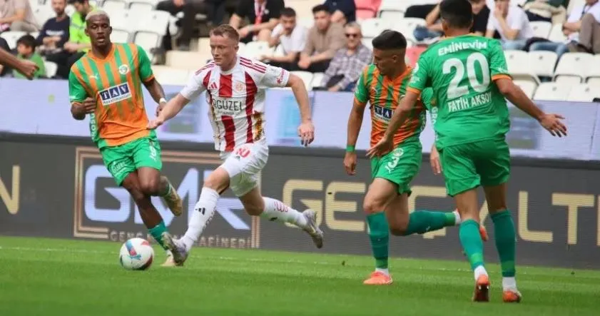 ANTALYASPOR EVİNDE GERİDEN GELDİ VE ALANYASPOR’U 2-1 YENDİ
