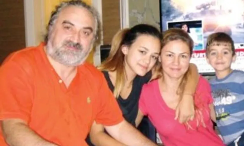 SAHNEDE BİR ANDA YERE YIĞILDI.. VE VOLKAN KONAK HAYATINI KAYBETTİ