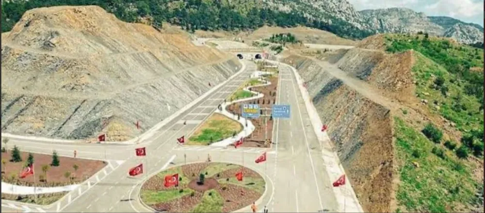 EN HIZLI ULAŞIM BU YOLDA.. KONYALILAR ANTALYA VE ALANYA’YA GELDİ