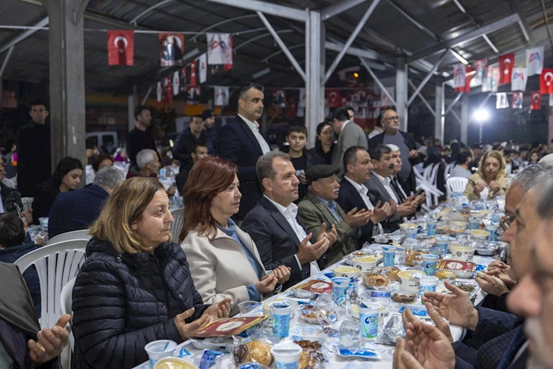 Başkan Seçer ve Meral Seçer, Toroslar Halkıyla İftar Yaptı