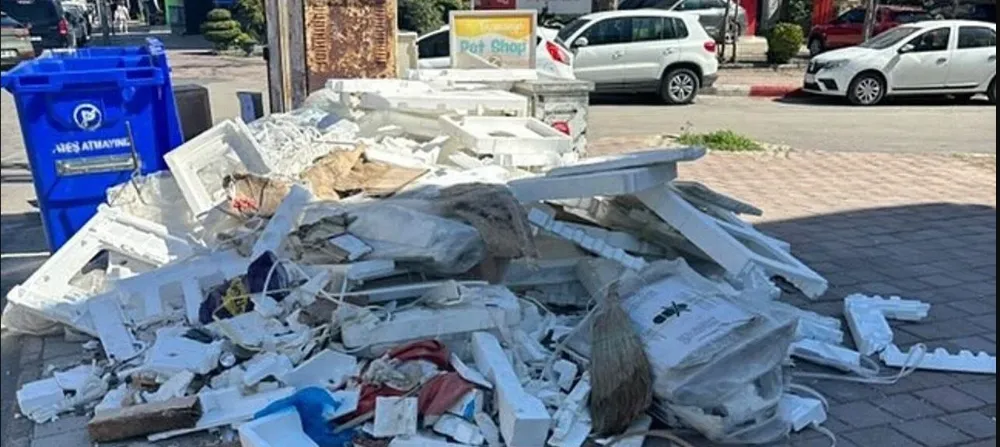 MURATPAŞA’NIN SOKAKLARINDA BİRİKEN ÇÖP YIĞINLARI İSYAN ETTİRDİ