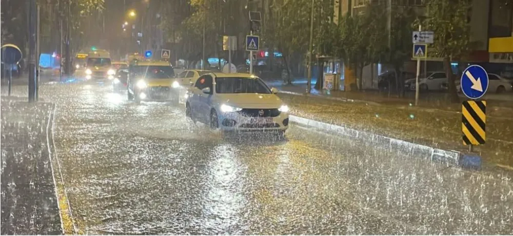 BAYRAMI’NIN ÜÇÜNCÜ GÜNÜNDE ANTALYA’DA HAVA SAĞANAK YAĞIŞLI