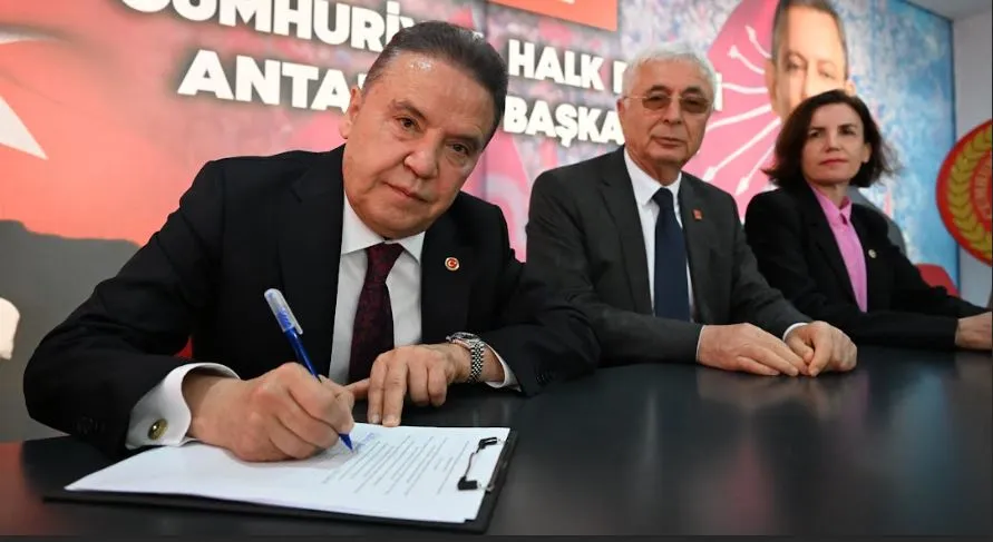 ‘EKREM İMAMOĞLU’ İÇİN ANTALYA’DA İLK İMZA MUHİTTİN BÖCEK’TEN 