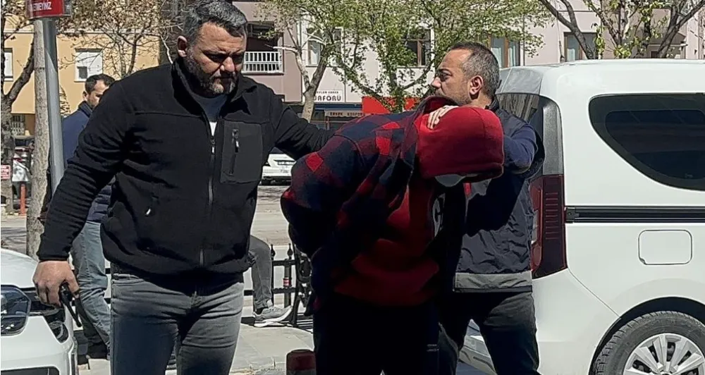 HASTALARIYLA UYGUNSUZ YAZIŞMA YAPAN İKİ DOKTOR GÖREVDEN UZAKLAŞTIRILDI