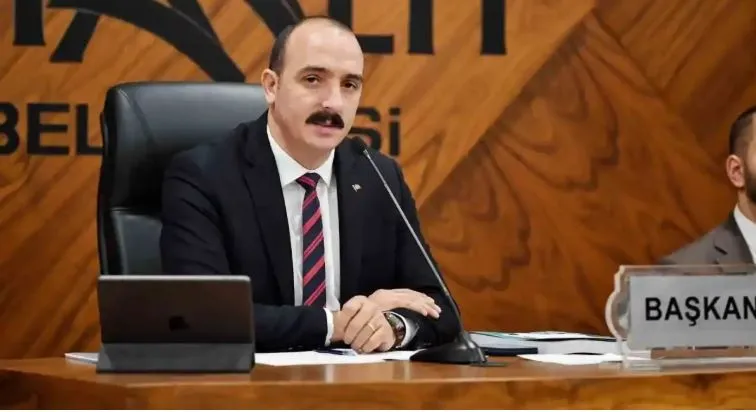 KONYAALTI’NDA MAAŞ KRİZİ YENİDEN BAŞLADI.. KOTAN TOPU DEVLETE ATTI