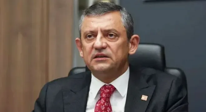 ÖZGÜR ÖZEL’E ‘TAZMİNAT’ MEHMET ALİ ERBİL’E HAPİS CEZASI