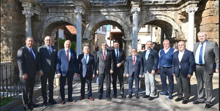 VALİ ŞAHİN’DEN ANTALYA TURİZMİ VE ALTYAPI ÇALIŞMALARI HAKKINDA AÇIKLAMA