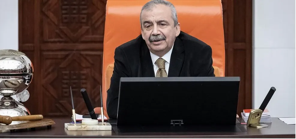 SIRRI SÜREYYA ÖNDER YOĞUN BAKIMDA.. ‘HASTAMIZIN DURUMU ÇOK KRİTİK’