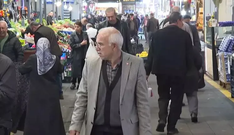 MARKETLERDE ALIŞVERİŞ YOĞUNLUĞU.. BOYKOT ÇAĞRISINA RAĞMEN ÇARŞI PAZAR HAREKETLİ 
