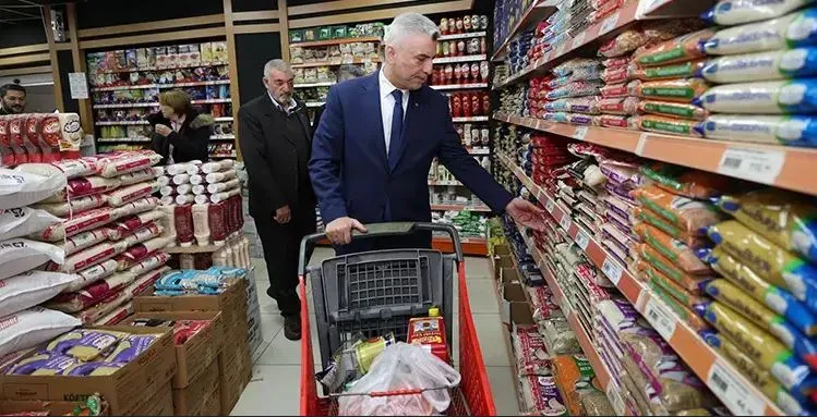 BAKAN’DAN ALIŞVERİŞ TEŞEKKÜRÜ.. ‘TÜRKİYE’YE VE EKONOMİYE SAHİP ÇIKTILAR’