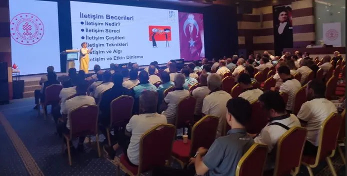 ANTALYA’DA TURİZM ŞOFÖRLERİNE YOL GÜVENLİĞİ EĞİTİMİ VERİLDİ