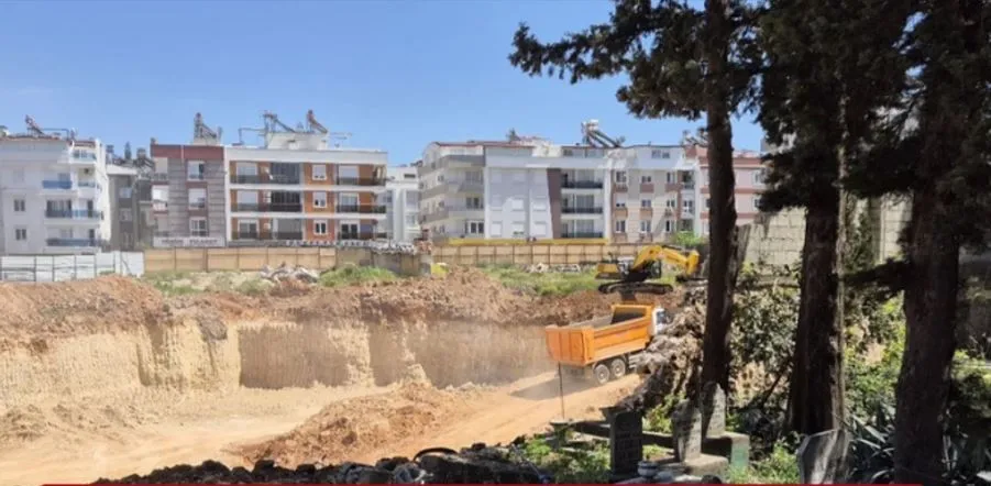 ANDIZLI’DA TEPKİ ÇEKEN YOL ÇALIŞMASI.. TARİHİ SU YOLU ZARAR MI GÖRECEK?