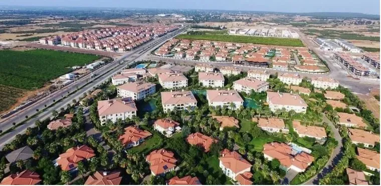 DÖŞEMEALTI’NA ‘YARDIM’ ÇAĞRISI.. ‘BELEDİYE YETERSİZ, HALK TARLADA YAŞIYOR’