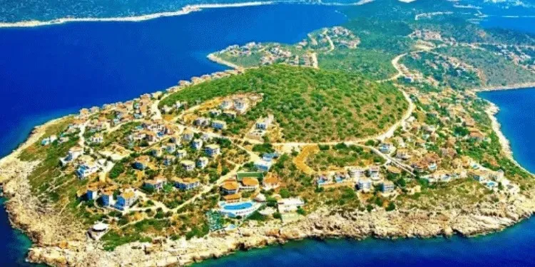 CHP’Lİ ARI’DAN KAÇAK TURİZME DESTEK.. BAKAN ‘İMAR PLANI YAPILSIN’ DİYOR