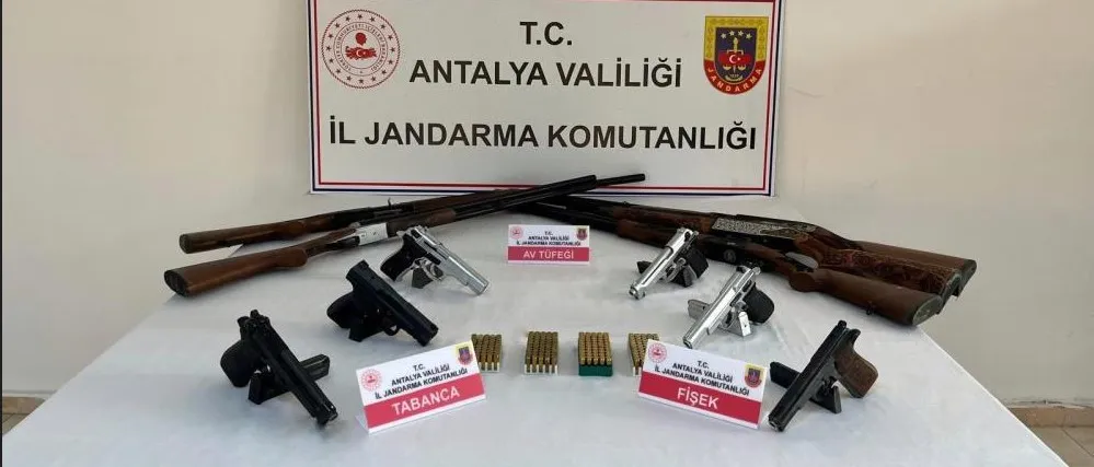 ANTALYA’DA JANDARMADAN KAÇAK SİLAH OPERASYONU