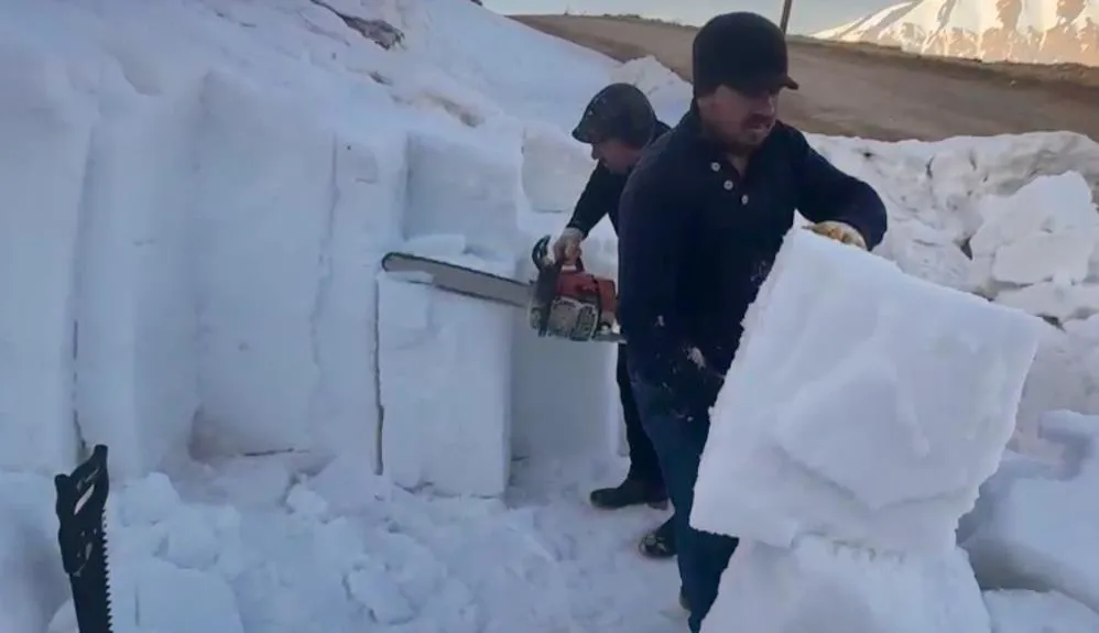 ANTALYA’DA KAR KÜTLELERİNİN 3 BİN METREDEN 40 DERECE SICAĞA YOLCULUĞU