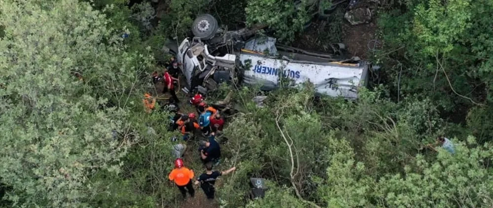 BURSA’DA ORMAN YANGININA SU TAŞIYAN TANKER DEVRİLDİ.. 3 GÖNÜLLÜ ÖLDÜ