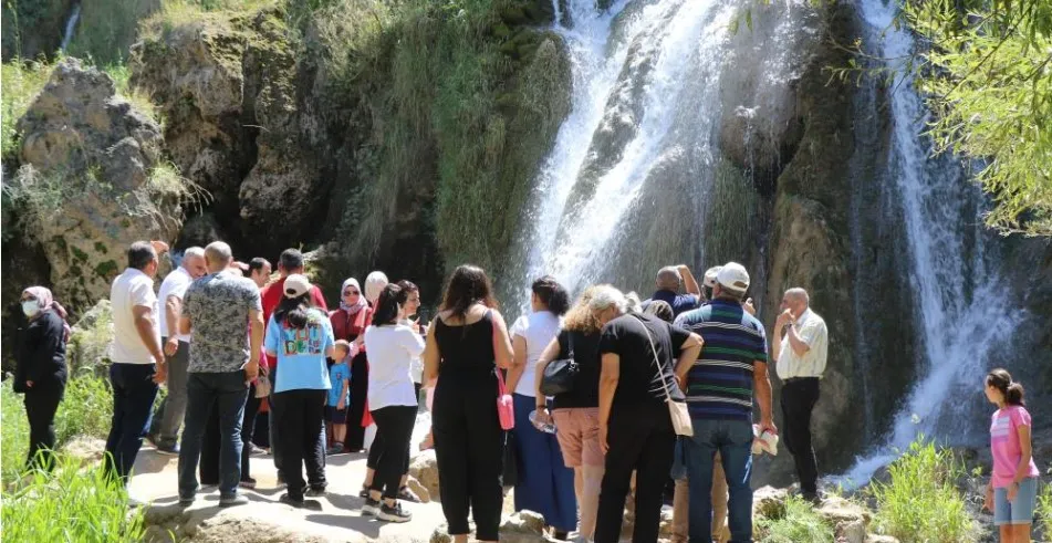 ANTALYA’DAN DA GİDEN VAR.. SERİNLEMEK İSTEYENLER GİRLEVİK ŞELALESİ