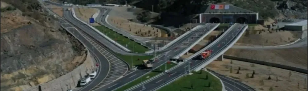 ANTALYA’NIN YOL HARİTASI YENİLENİYOR.. 20’DEN FAZLA YOLDA ÇALIŞMA VAR