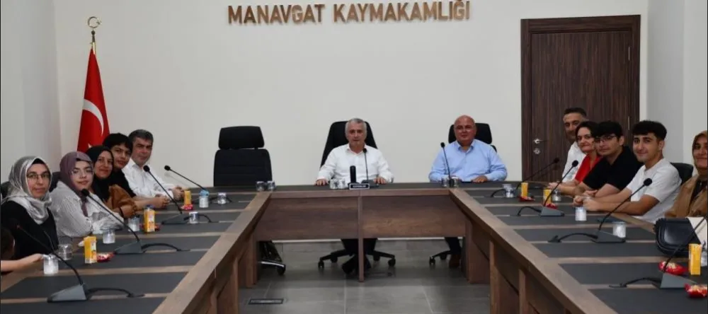 MANAVGAT’IN BAŞARILI ÖĞRENCİLERİ ÖDÜLLENDİRİLDİ