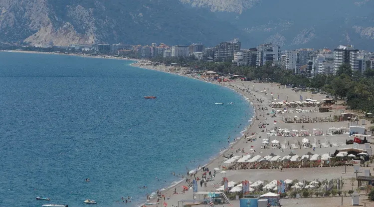 YURTTA HAVA DURUMU.. ANTALYA AZ BULUTLU VE AÇIK 38 DERECE OLACAK