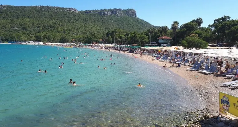 KEMER’DE BEACH İŞLETMELERİ SAHİLİ KAPATTI.. VATANDAŞ İSYAN ETTİ