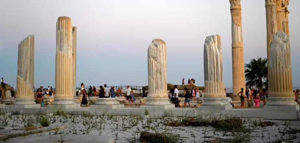 ANTALYA TURİZMDE REKOR TAZELEDİ.. ‘BİR GÜNDE 105 BİNİ AŞKIN YABANCI ZİYARETÇİ’