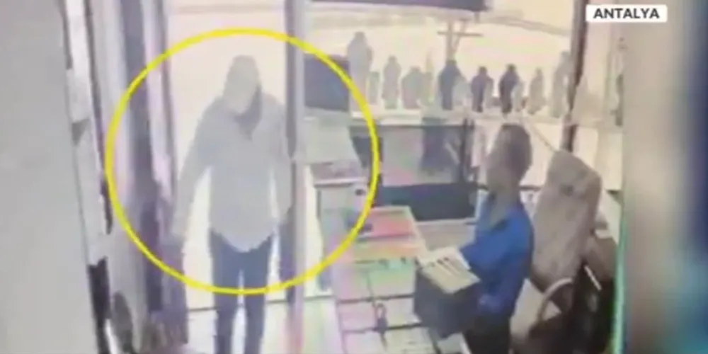 KUYUMCUYA DEHŞETİ YAŞATIP 18 BİLEZİKLE KAÇMIŞTI.. AYNI GÜN YAKALANDI