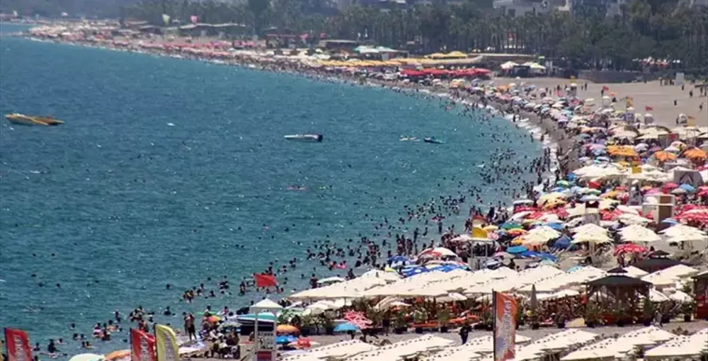 ANTALYA’NIN DENİZİNDE KİRLİLİK VAHİM DURUMDA.. ‘SULARI KORUYAMADIK’