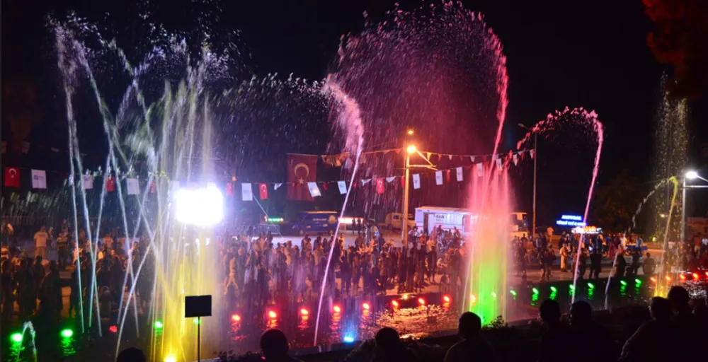 ANTALYA’NIN HAVUZLARI İÇLER ACISI.. VATANDAŞ O ‘IŞIK OYUNLARINI’ İSTİYOR