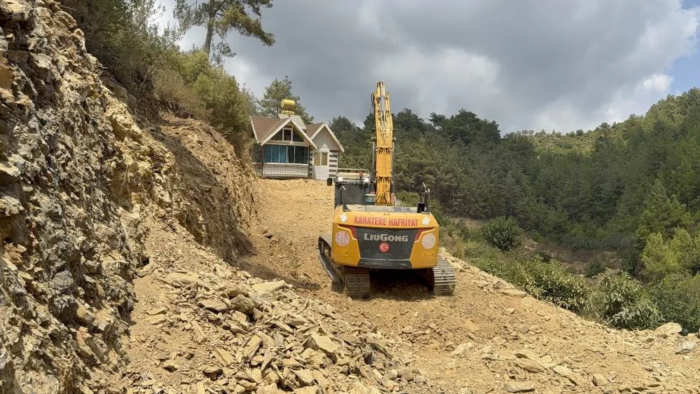 YIKIM KARARI ÇIKAN EVİNİ 150 METRE TAŞIYIP TAPULU ARAZİSİNE YERLEŞTİRDİ