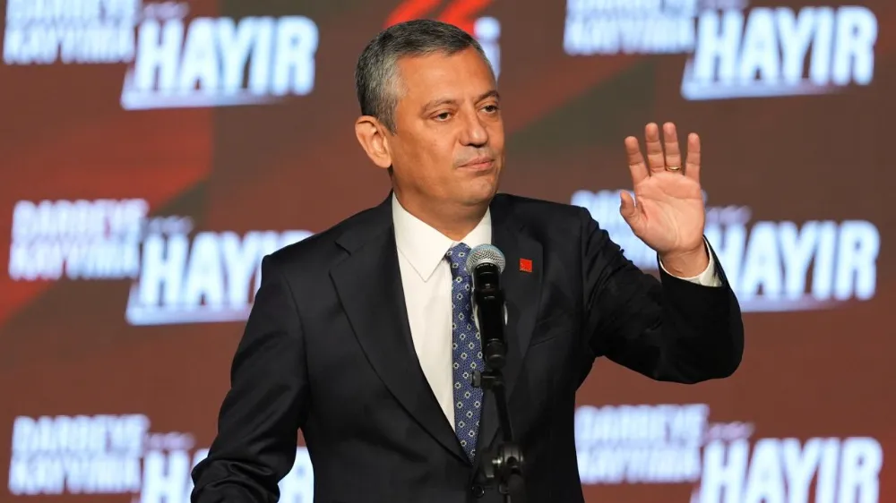 YİNE YENİDEN.. ÖZGÜR ÖZEL 2 YILDA 3