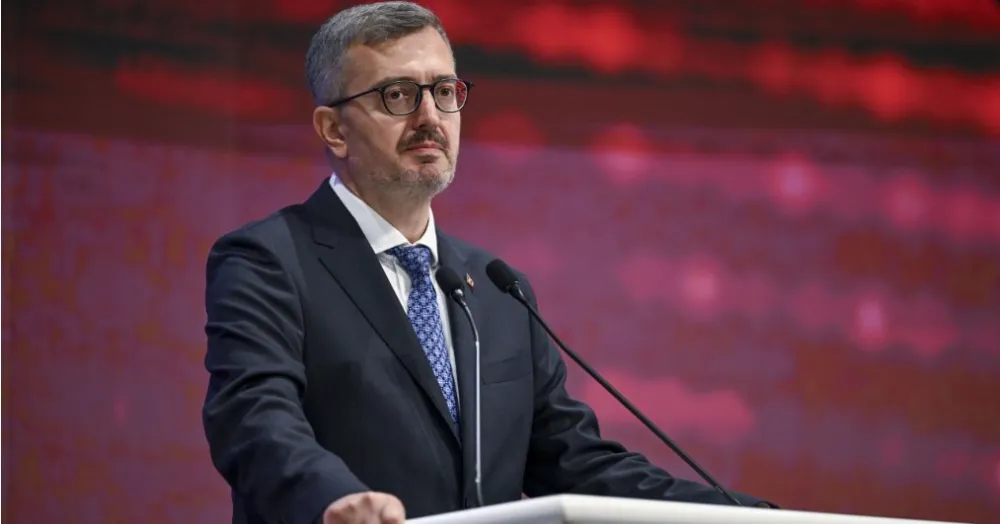 ‘ÖZGÜR ÖZEL’İN AÇIKLAMALARI TAM BİR AKIL TUTULMASI VE SİYASİ CEHALET ÖRNEĞİ’