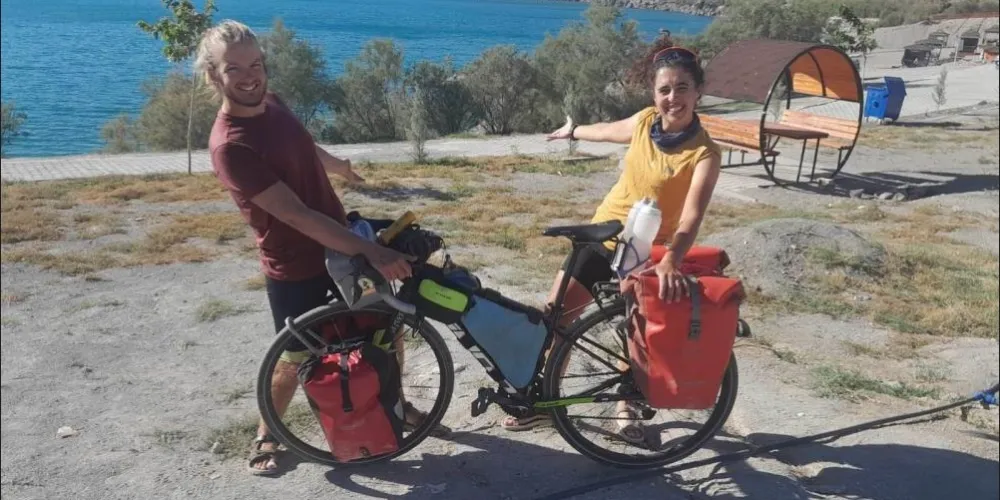 BİSİKLETLE DÜNYA TURUNA ÇIKAN FRANSIZ ÇİFT KARAPINAR’DA MOLA VERDİ